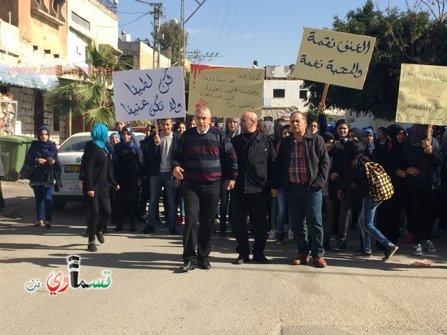 فيديو: رئيس البلدية في المسيرة التضامنية مع الاستاذ طارق ورسالة الى الشرطة  تحصيلكم وانجازاتكم في السنوات الاخيرة صفر   